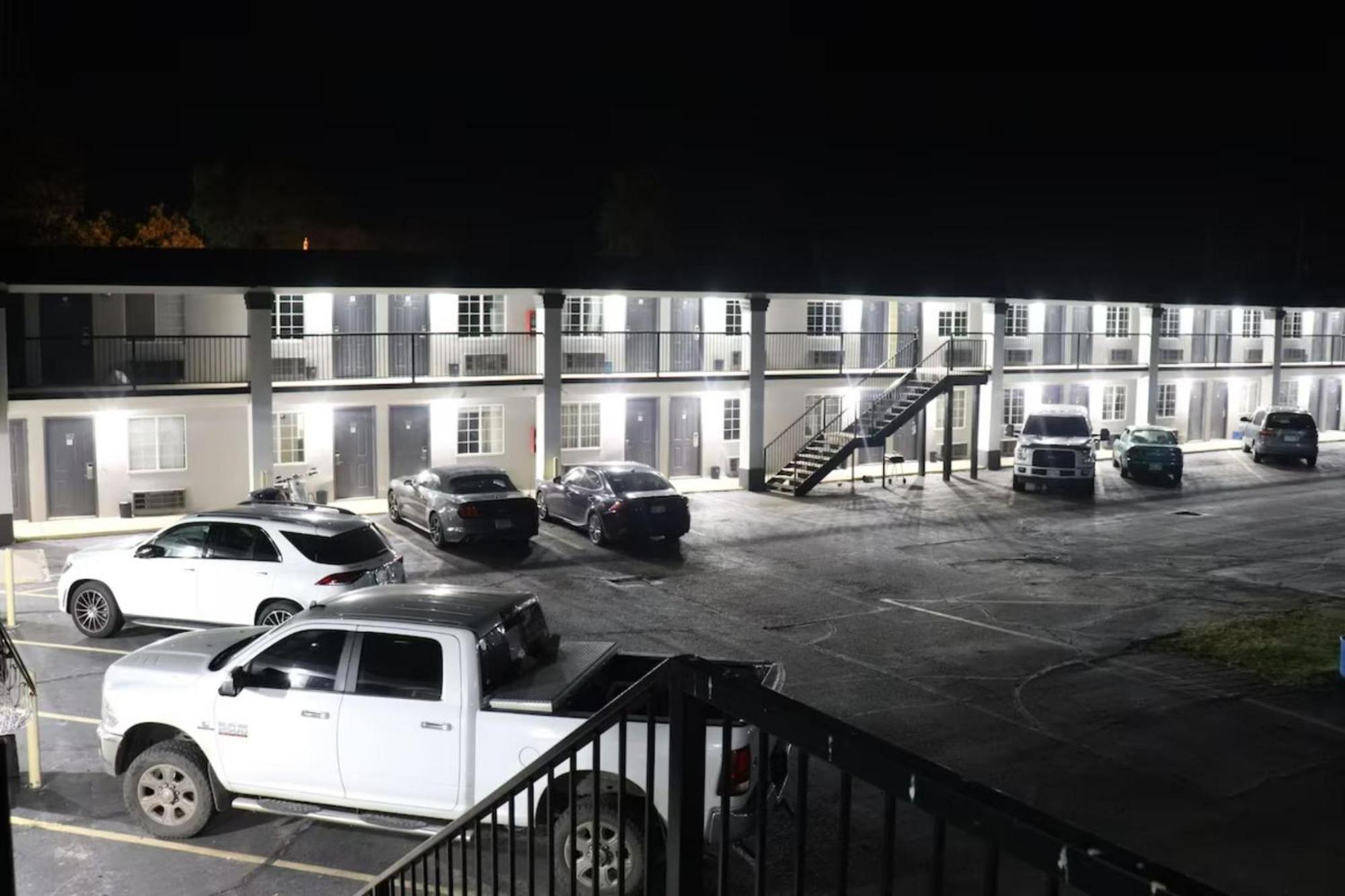 Deluxe Inn & Suites By Oyo Miami Ok Екстериор снимка